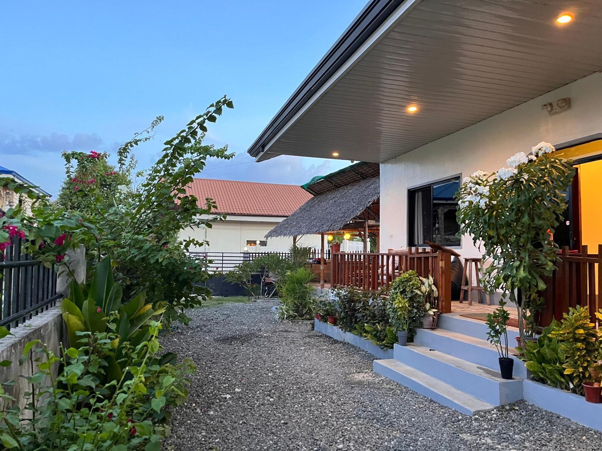 Momo Hostel Moalboal Exterior foto
